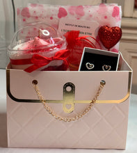 Charger l'image dans la galerie, Box Saint-Valentin Premium - Bougie & Bijou Cristaux d'Autriche