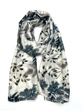 Charger l'image dans la galerie, Foulard motif végétal avec dorure