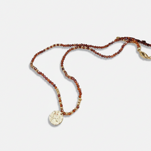 Load image into Gallery viewer, Collier PALMYRE | Grenat Rouge & Médaillon Acier Martellé