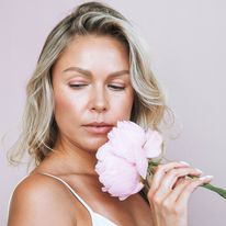 Charger l'image dans la galerie, Soin Visage Anti-âge RITUEL BEAUTÉ LIFTANT – Modelage & Masque Rosier Muscat (1h30)