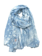 Charger l'image dans la galerie, Foulard Imprimé Bandana Bleu - Modèle Mixte Intemporel - Coton & viscose