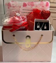 Charger l'image dans la galerie, Box Saint-Valentin Premium - Bougie & Bijou Cristaux d'Autriche