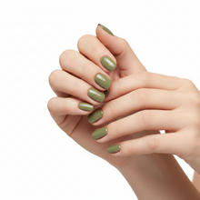 Charger l'image dans la galerie, Vernis à Ongles OLIVE AVRIL – Vert Olive Chic & Fashion, 63% Biosourcé, Végan & Fabriqué en France – 7ml