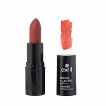 Load image into Gallery viewer, Rouge à Lèvres Certifié Bio AVRIL – Cosmos Organic, 100% Naturel, Texture Crémeuse & Longue Tenue – 6 Teintes – 3g