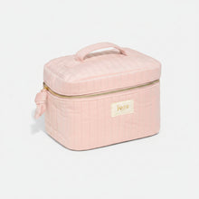 Charger l'image dans la galerie, Vanity Grand Format WINTER SPARKLE – Velours Côtelé Rose & Bijouterie Dorée – Doublure Imperméable – 20x14x13cm – JOZZ BEAUTY