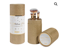 Load image into Gallery viewer, Coffret Collection Pinceaux WINTER SPARKLE – 4 Pinceaux Essentiels Doux & Fluffy – Maquillage Professionnel – JOZZ BEAUTY