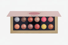 Load image into Gallery viewer, Palette 12 Fards à Paupières SUNSET SIENNA – Bruns Chauds, Cuivrés & Dorés – Végan – 18g – JOZZ BEAUTY