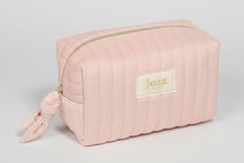 Charger l'image dans la galerie, Trousse à Maquillage WINTER SPARKLE – Velours Rose Poudré & Bijouterie Dorée – Doublure Imperméable – JOZZ BEAUTY