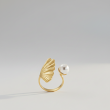 Load image into Gallery viewer, Bague Coquillage ALBA – Perle Nacrée & Plaqué Or | Anneau Réglable