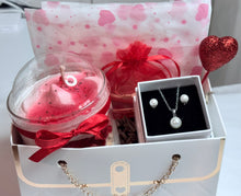 Charger l'image dans la galerie, Box Saint-Valentin Premium - Bougie & Bijou Cristaux d'Autriche