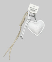 Charger l'image dans la galerie, Porte-Clés Tendance Motif Cœur - Accessoire Romantique