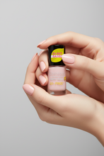 Lade das Bild in den Galerie-Viewer, Perlrosa Nagellack (be my baby) – 5 ml – BENECOS