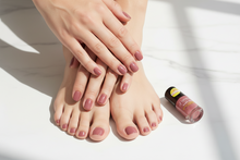 Lade das Bild in den Galerie-Viewer, Altrosa Nagellack (Mystery) - 5ml - BENECOS