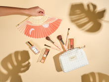 Charger l'image dans la galerie, Huile à Lèvres Nourrissante LOVELY – Brillant Miroir & Légèrement Teintée – Hybride Soin & Maquillage – JOZZ BEAUTY