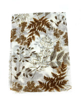 Charger l'image dans la galerie, Foulard motif végétal avec dorure
