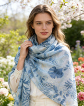 Lade das Bild in den Galerie-Viewer, Foulard Bleu Imprimé Fleuri avec Dorure - Coton & viscose