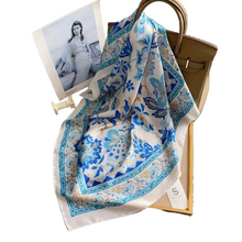 Lade das Bild in den Galerie-Viewer, Foulard Touché Soie Motifs Géométriques - Carré 70x70cm