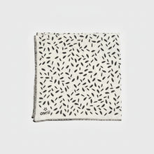 Charger l'image dans la galerie, Furoshiki Pétales AVRIL – Coton Bio Certifié GOTS, Emballage Cadeau Zéro Déchet & Fabriqué en France – 32x32cm