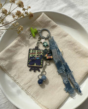 Charger l'image dans la galerie, Porte-Clé Grigri Effet Jeans - Accessoire Casual Chic

