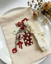 Charger l'image dans la galerie, Porte-Clé Grigri Motif Cerise Rouge - Accessoire Gourmand

