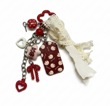Charger l'image dans la galerie, Porte-Clé Grigri Motif Cerise Rouge - Accessoire Gourmand
