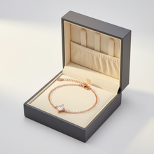 Load image into Gallery viewer, Bracelet CALLE – Or Rose &amp; Cristal d'Autriche | MYC Paris
