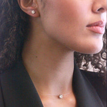 Lade das Bild in den Galerie-Viewer, Boucles d&#39;oreilles SOLITAIRE - Argenté &amp; Cristal
