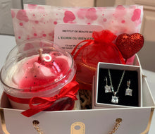Charger l'image dans la galerie, Box Saint-Valentin Premium - Bougie &amp; Bijou Cristaux d'Autriche
