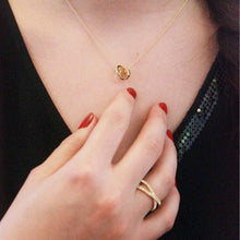 Lade das Bild in den Galerie-Viewer, Collier pendentifs CIRCLE HOOP - Or &amp; Cristal
