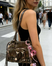 Charger l'image dans la galerie, Porte-Clé Grigri Motif Donut Rose - Accessoire Gourmand
