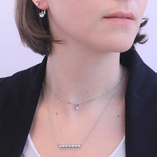 Lade das Bild in den Galerie-Viewer, Collier pendentifs LILY - Argenté &amp; Cristal
