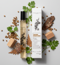Load image into Gallery viewer, Eau de Parfum CORIANDRE &amp; BOIS DE CÈDRE – Boisée, Relaxante &amp; Réconfortante – 10ml – L'ESSENCE DES NOTES PROVENCE
