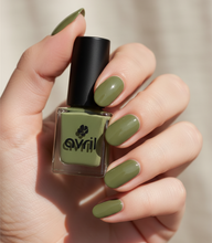 Load image into Gallery viewer, Vernis à Ongles OLIVE AVRIL – Vert Olive Chic &amp; Fashion, 63% Biosourcé, Végan &amp; Fabriqué en France – 7ml
