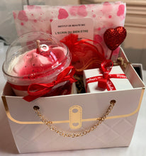 Charger l'image dans la galerie, Box Saint-Valentin Premium - Bougie &amp; Bijou Cristaux d'Autriche
