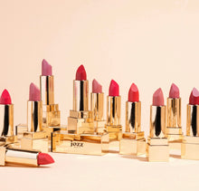 Lade das Bild in den Galerie-Viewer, Rouge à lèvres satin Satin Silk Lipwear | JOZZ Beauty
