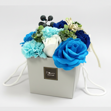 Charger l'image dans la galerie, Bouquet de Fleurs de Savon Mariage Bleu – Fait Main 200g
