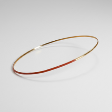 Load image into Gallery viewer, Bracelet Fin Torsadé &amp; Lissé – Acier Chirurgical Émailé | Accessori
