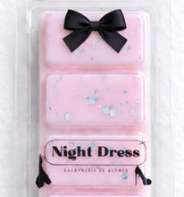 Load image into Gallery viewer, Fondant de Cire Végétale « Night Dress » – 50 g | Savonnerie de Bormes
