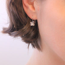 Lade das Bild in den Galerie-Viewer, Boucles d&#39;oreilles SQUARE - Argenté &amp; Cristal

