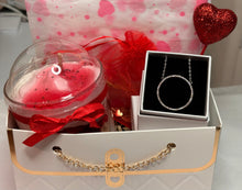 Charger l'image dans la galerie, Box Saint-Valentin Premium - Bougie &amp; Bijou Cristaux d'Autriche
