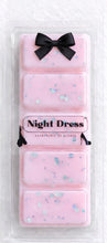 Load image into Gallery viewer, Fondant de Cire Végétale « Night Dress » – 50 g | Savonnerie de Bormes
