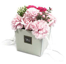 Charger l'image dans la galerie, Bouquet de Fleurs de Savon Roses &amp; Œillets Roses – Fait Main
