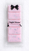 Load image into Gallery viewer, Fondant de Cire Végétale « Night Dress » – 50 g | Savonnerie de Bormes
