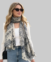 Lade das Bild in den Galerie-Viewer, Foulard Beige Imprimé Bandana - Coton &amp; Viscose
