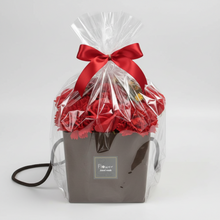 Load image into Gallery viewer, Bouquet de Fleurs de Savon Rose &amp; Œillets Rouges – Fait Main

