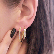 Charger l&#39;image dans la galerie, Boucles d&#39;oreilles créoles CHIC - Doré &amp; cristal
