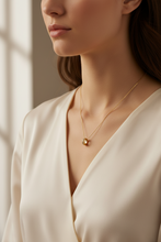 Lade das Bild in den Galerie-Viewer, Collier CIRCLE HOOP – Or 18k &amp; Cristal Autrichien | MYC Paris

