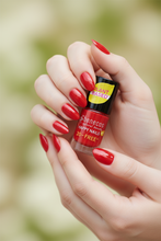 Charger l'image dans la galerie, Vernis à Ongles HAPPY NAILS ROUGE TENDANCE VINTAGE RED – Végan, Respirant &amp; Formule 20-FREE – 5ml – BENECOS
