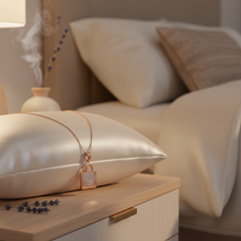 Load image into Gallery viewer, Collier pendentif LOCK HEART - Or rosé &amp; Cristal
