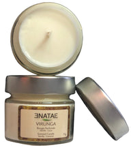 Charger l'image dans la galerie, Bougie Parfumée VIRUNGA – Vanille &amp; Noix de Coco – Cire Végétale Soja &amp; Coco – 20h – 75g – ENATAE
